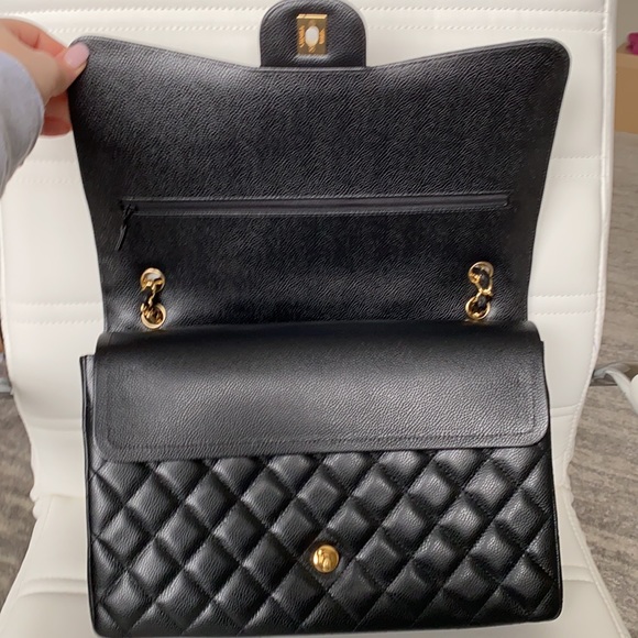 Chanel Maxi - Picture 8 of 10